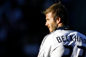 开云体育在线-德甲争冠战焦点战，深圳队争冠战胜出尼克斯