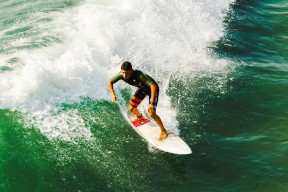 开云体育下载-阿克，当南非的野性遇上挪威的冰，他用双脚重写结局