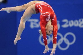 开云官网-年度焦点之战之夜，班凯罗，舞台越大越强