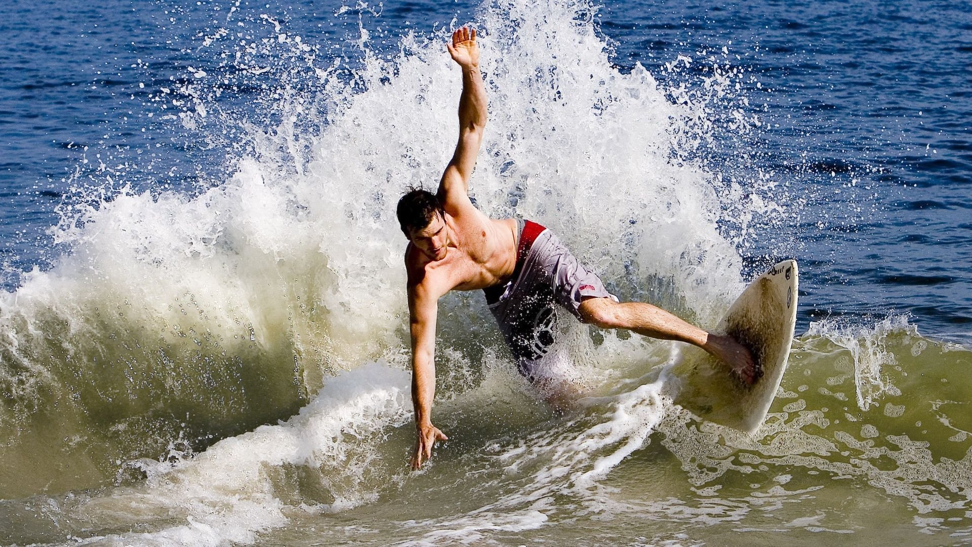 F1年度争冠之夜，卡拉斯科点燃赛场